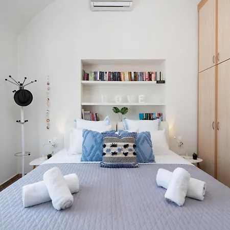 Villa Blue Canvas Perissa (Santorini)