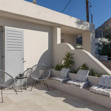 Blue Canvas * Perissa (Santorini)