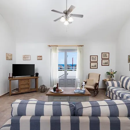 Blue Canvas Villa Perissa (Santorini)