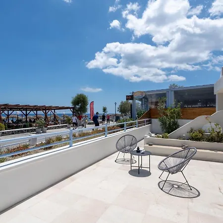 Blue Canvas Περίσσα