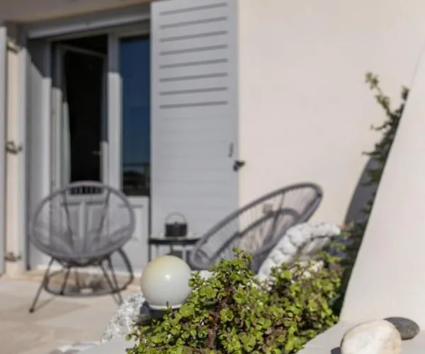 Blue Canvas Perissa (Santorini)