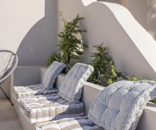 Blue Canvas Villa Perissa (Santorini)