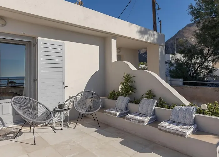 Blue Canvas * Perissa (Santorini)