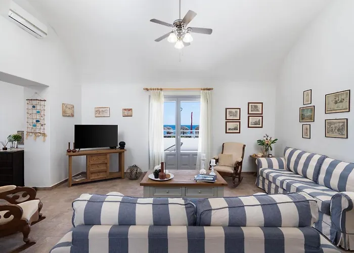 Blue Canvas Villa Perissa (Santorini)