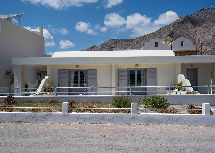 Blue Canvas Villa Perissa (Santorini)