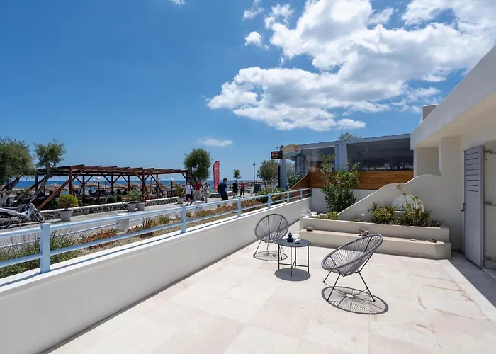 Blue Canvas Περίσσα