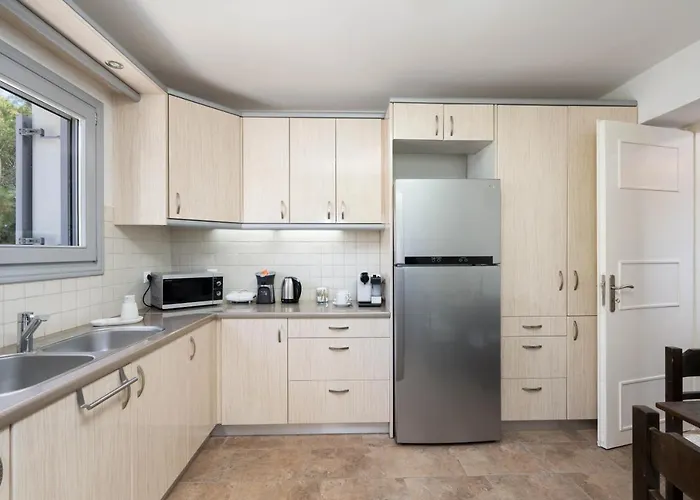 Blue Canvas Περίσσα