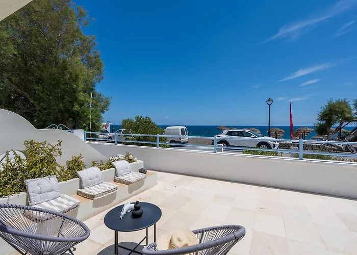 Villa Blue Canvas Perissa (Santorini)