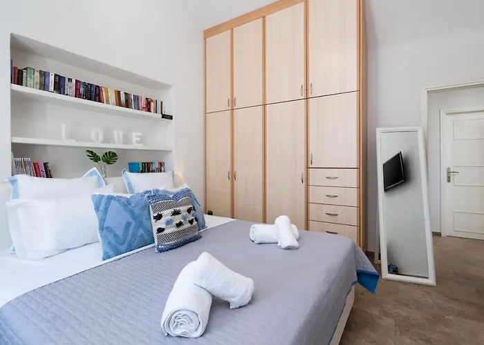 Villa Blue Canvas Perissa (Santorini)