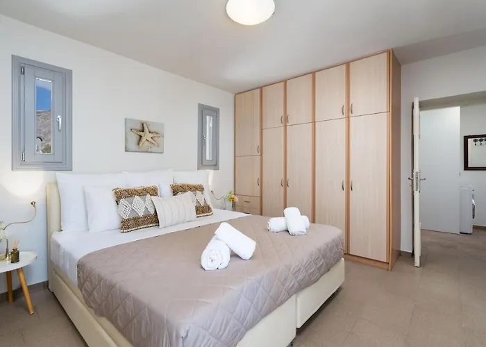 Blue Canvas Villa Perissa (Santorini)