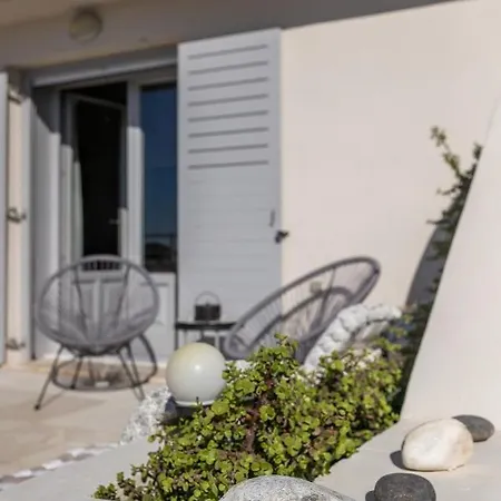 Blue Canvas Perissa (Santorini)